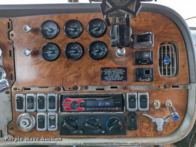 image for item LP9139 2008 Peterbilt 386  semi truck