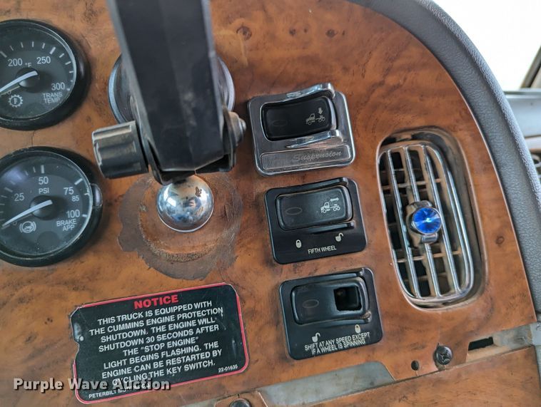 image for item LP9139 2008 Peterbilt 386  semi truck