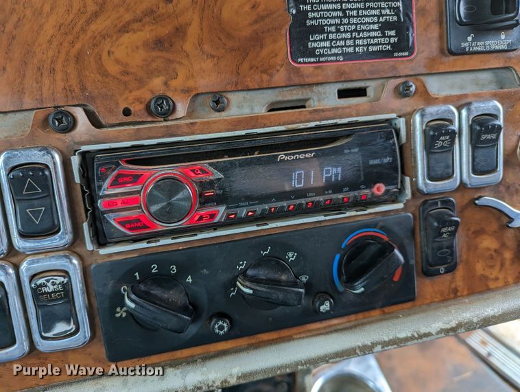 image for item LP9139 2008 Peterbilt 386  semi truck