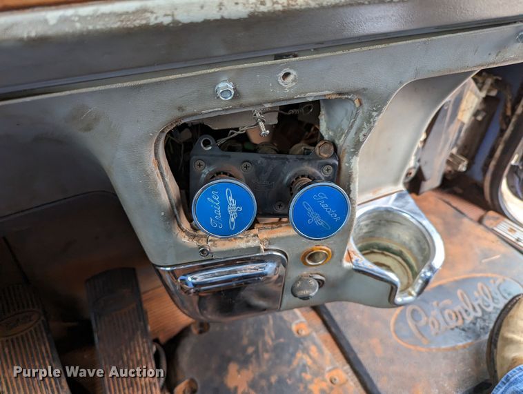 image for item LP9139 2008 Peterbilt 386  semi truck