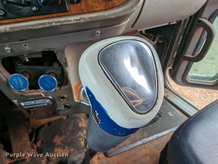 image for item LP9139 2008 Peterbilt 386  semi truck