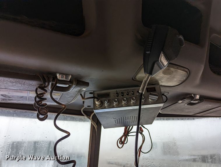 image for item LP9139 2008 Peterbilt 386  semi truck