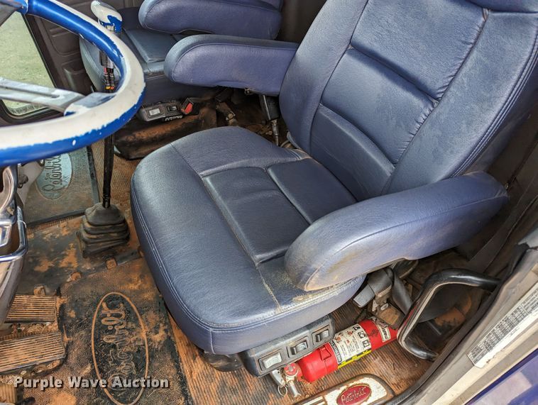 image for item LP9139 2008 Peterbilt 386  semi truck