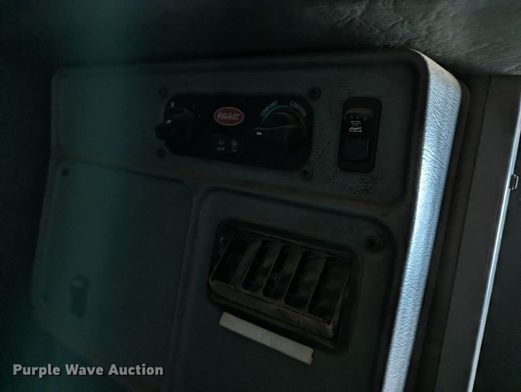 image for item LP9139 2008 Peterbilt 386  semi truck