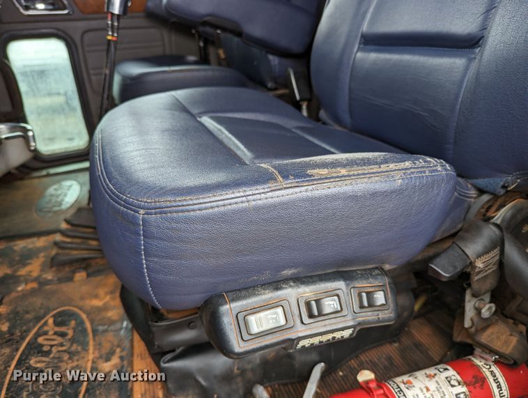 image for item LP9139 2008 Peterbilt 386  semi truck