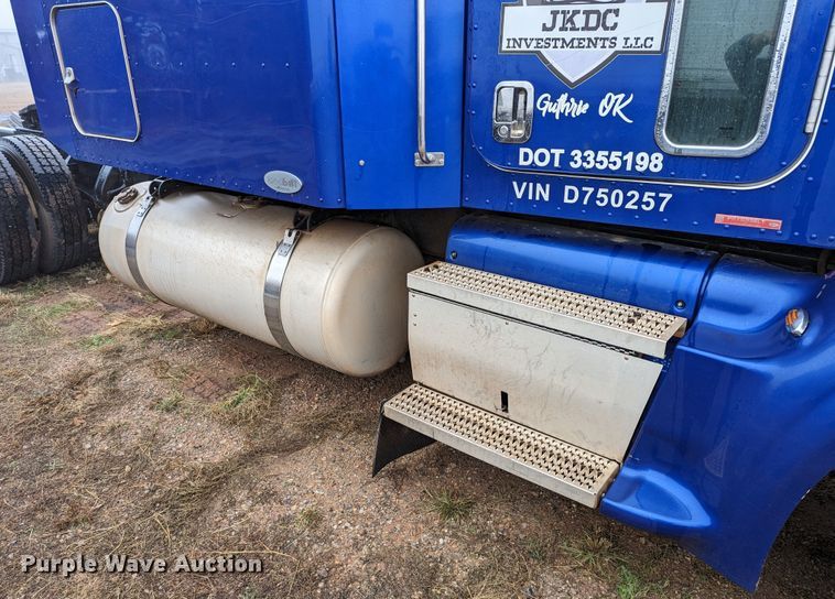 image for item LP9139 2008 Peterbilt 386  semi truck
