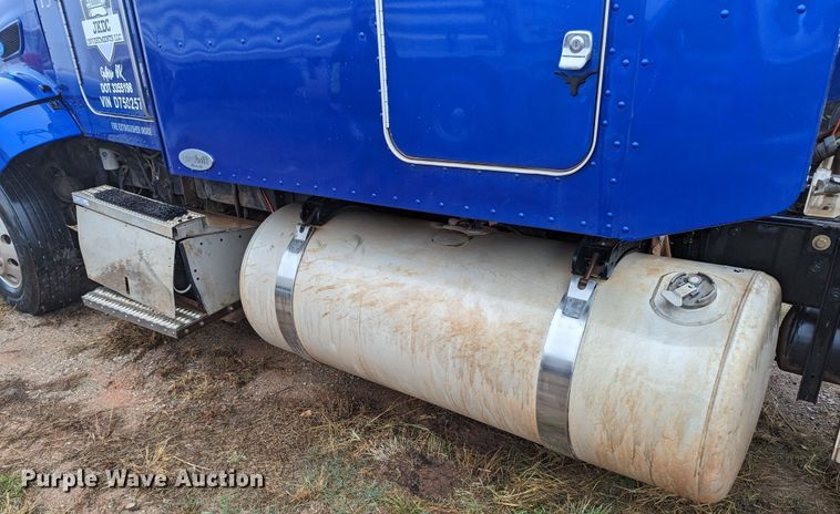 image for item LP9139 2008 Peterbilt 386  semi truck