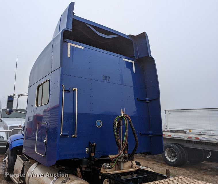 image for item LP9139 2008 Peterbilt 386  semi truck