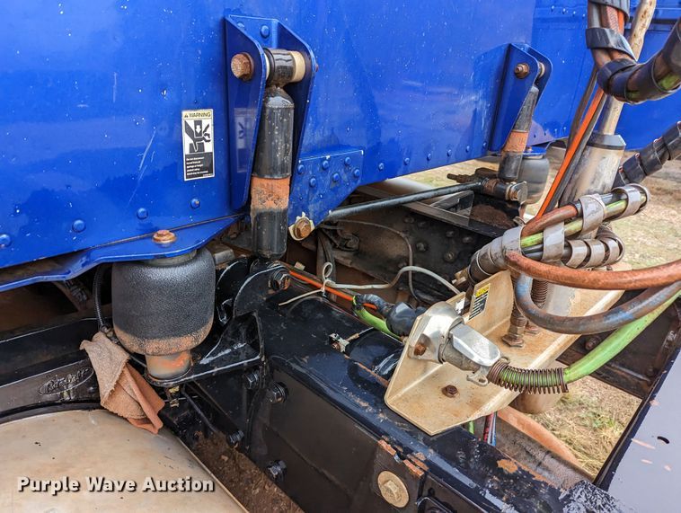 image for item LP9139 2008 Peterbilt 386  semi truck