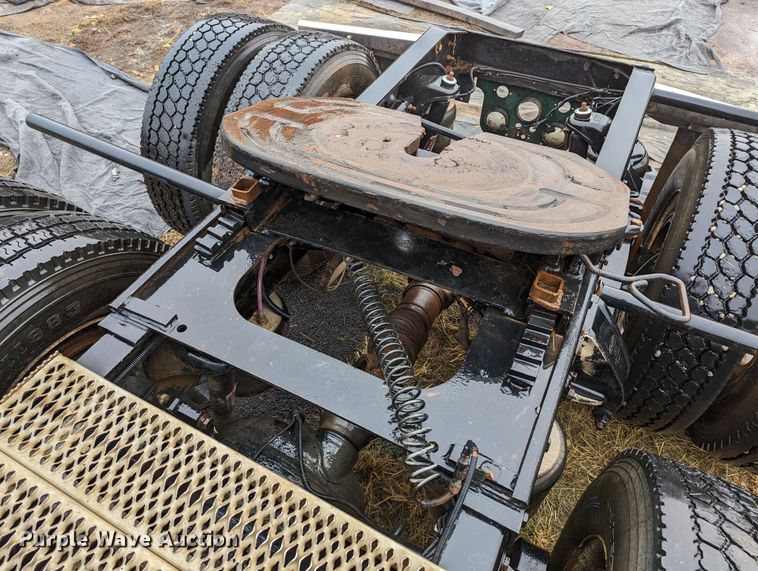 image for item LP9139 2008 Peterbilt 386  semi truck