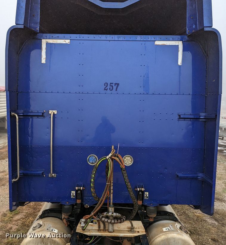 image for item LP9139 2008 Peterbilt 386  semi truck