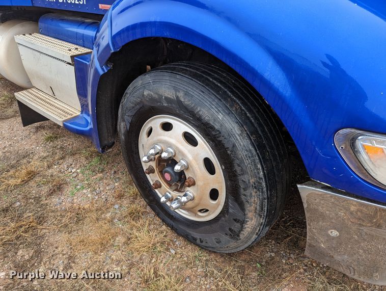 image for item LP9139 2008 Peterbilt 386  semi truck