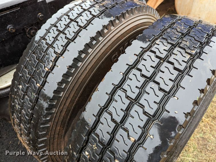 image for item LP9139 2008 Peterbilt 386  semi truck