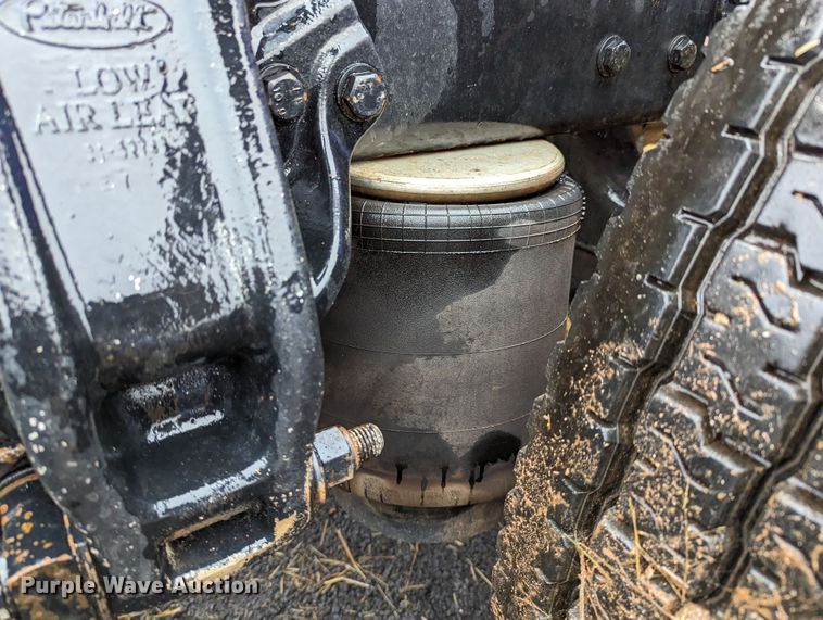 image for item LP9139 2008 Peterbilt 386  semi truck