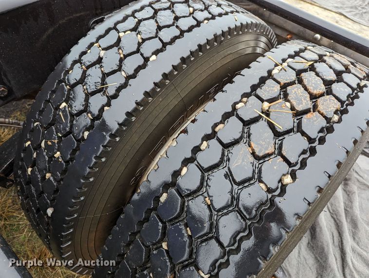 image for item LP9139 2008 Peterbilt 386  semi truck