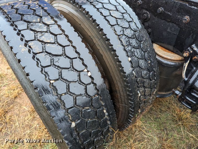 image for item LP9139 2008 Peterbilt 386  semi truck