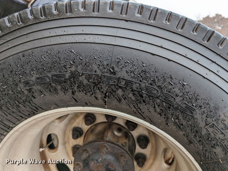 image for item LP9139 2008 Peterbilt 386  semi truck