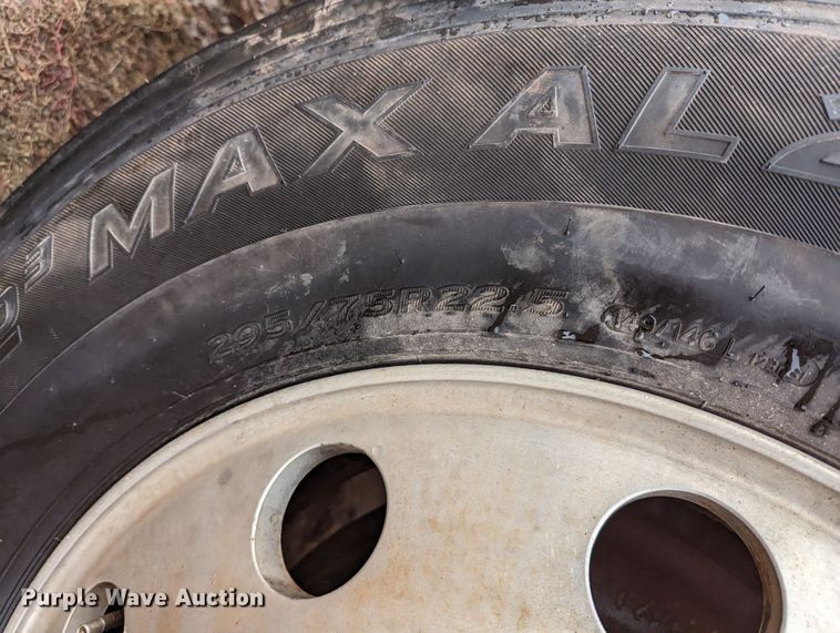 image for item LP9139 2008 Peterbilt 386  semi truck