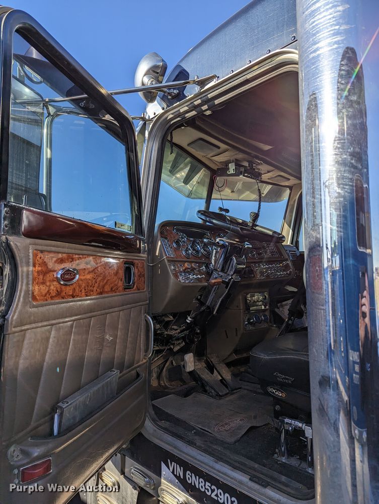 image for item LP9148 2006 Peterbilt 379  semi truck