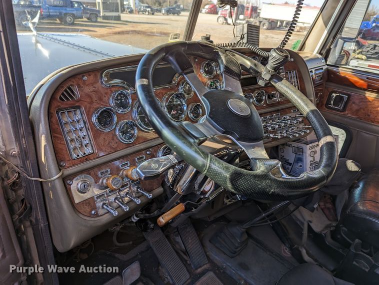 image for item LP9148 2006 Peterbilt 379  semi truck