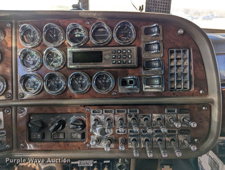 image for item LP9148 2006 Peterbilt 379  semi truck