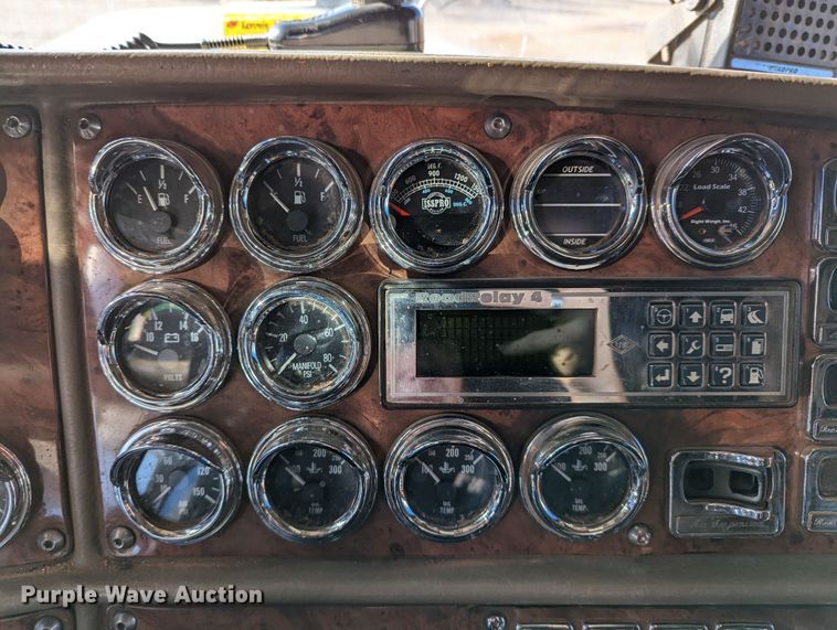 image for item LP9148 2006 Peterbilt 379  semi truck