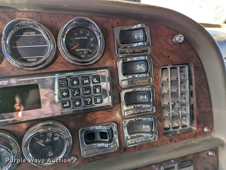 image for item LP9148 2006 Peterbilt 379  semi truck