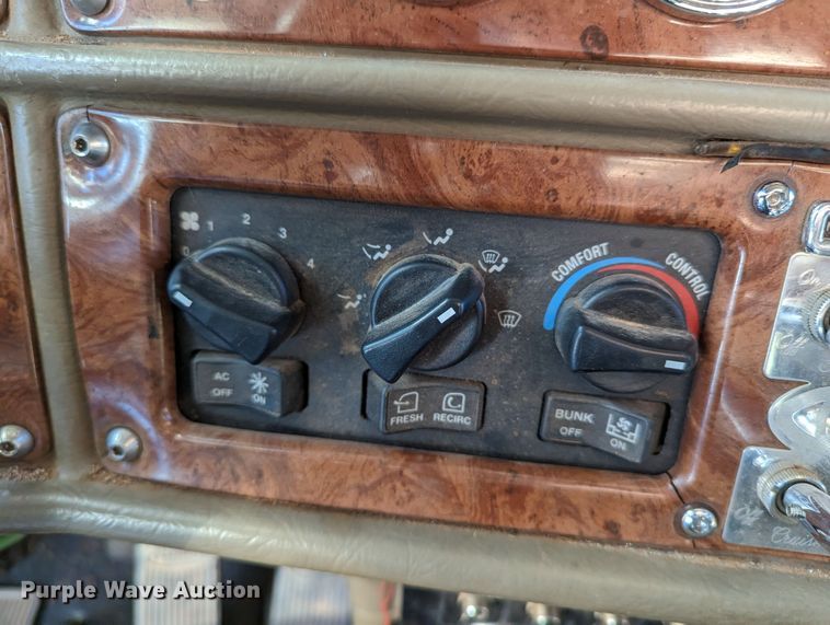 image for item LP9148 2006 Peterbilt 379  semi truck