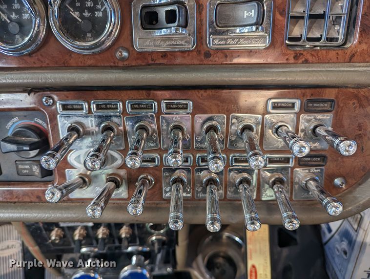 image for item LP9148 2006 Peterbilt 379  semi truck