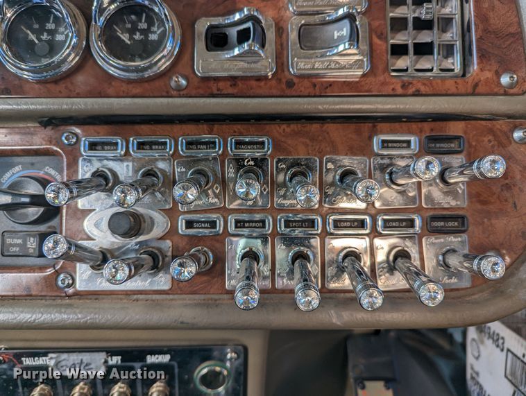 image for item LP9148 2006 Peterbilt 379  semi truck