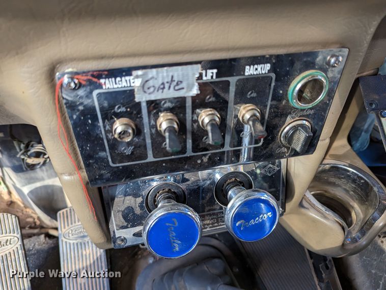 image for item LP9148 2006 Peterbilt 379  semi truck