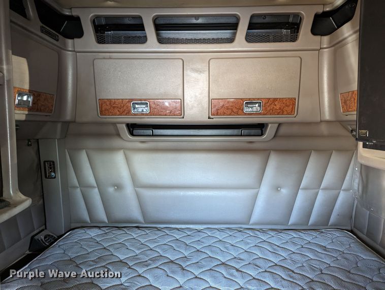 image for item LP9148 2006 Peterbilt 379  semi truck