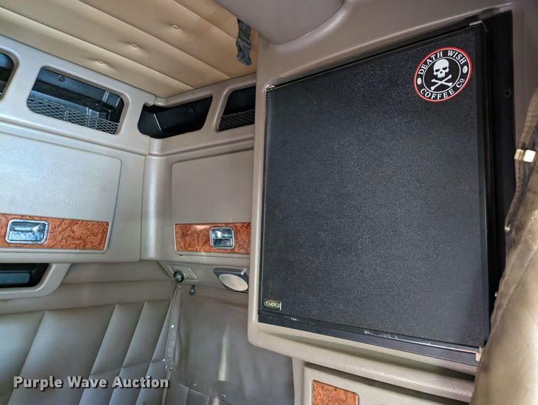 image for item LP9148 2006 Peterbilt 379  semi truck