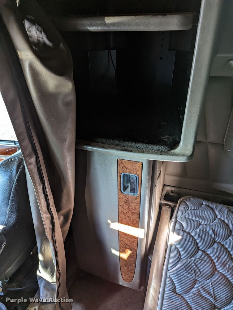 image for item LP9148 2006 Peterbilt 379  semi truck