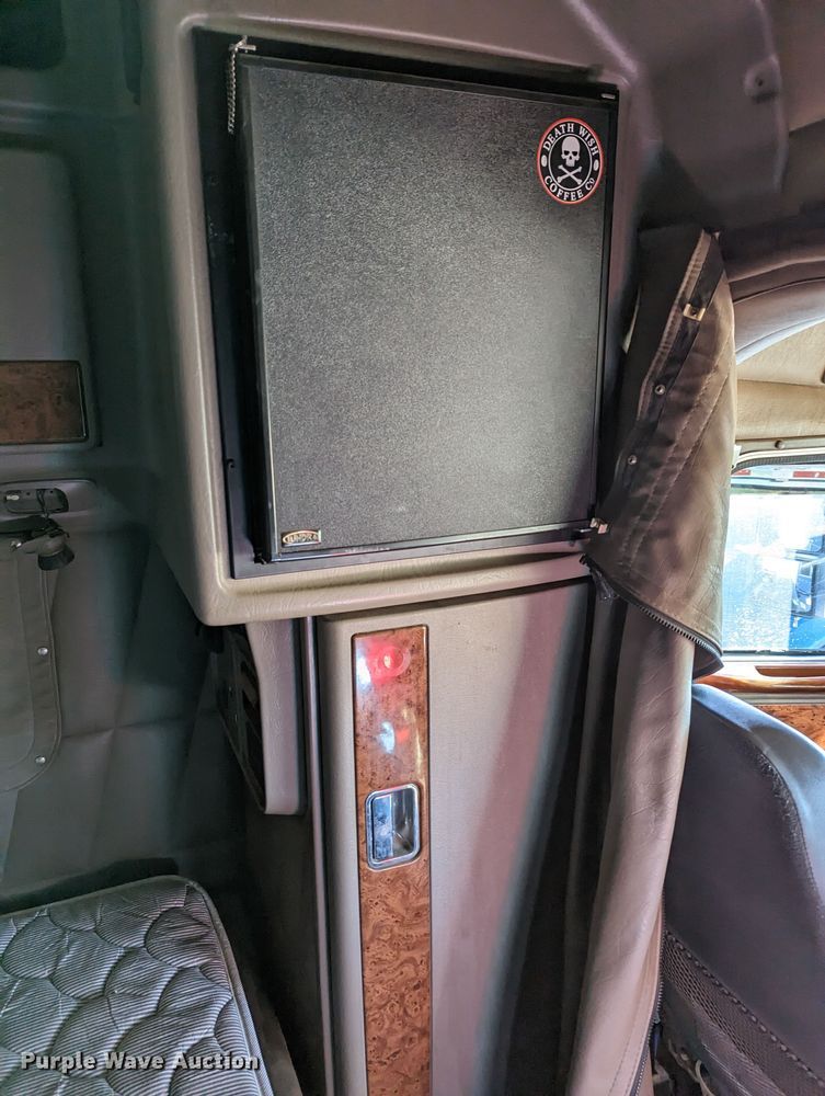 image for item LP9148 2006 Peterbilt 379  semi truck