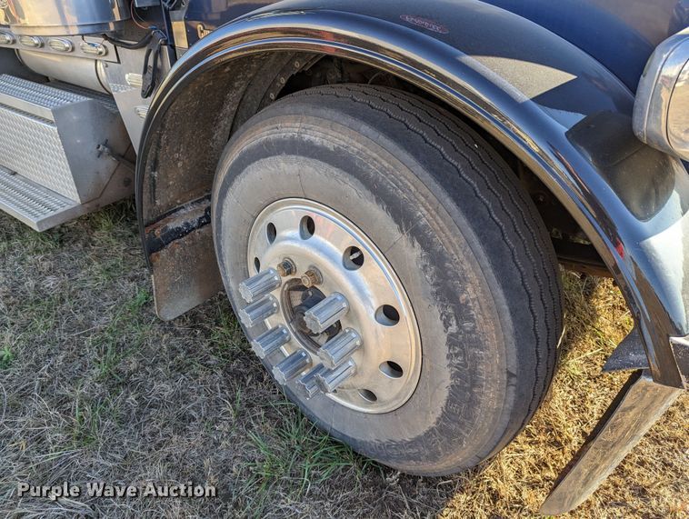 image for item LP9148 2006 Peterbilt 379  semi truck