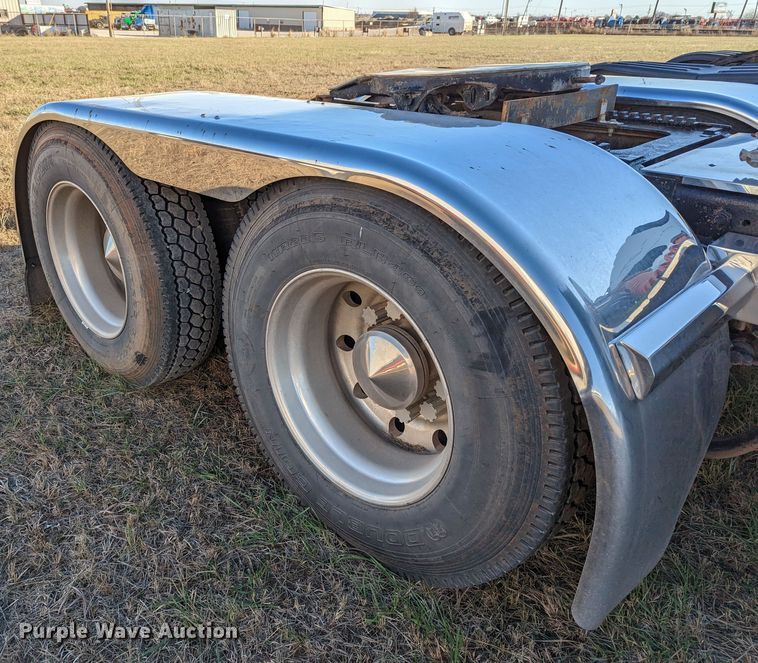 image for item LP9148 2006 Peterbilt 379  semi truck