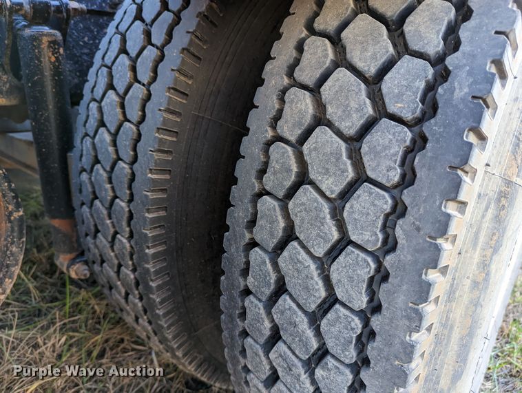 image for item LP9148 2006 Peterbilt 379  semi truck