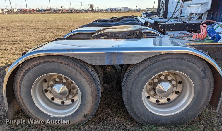 image for item LP9148 2006 Peterbilt 379  semi truck