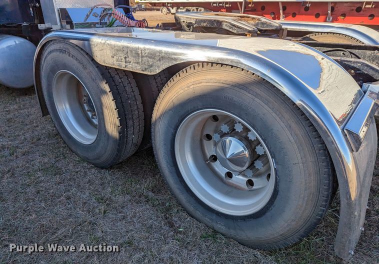 image for item LP9148 2006 Peterbilt 379  semi truck