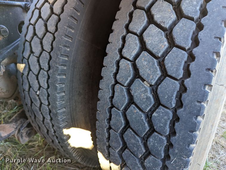 image for item LP9148 2006 Peterbilt 379  semi truck