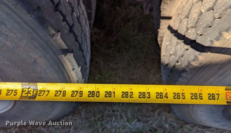 image for item LP9148 2006 Peterbilt 379  semi truck