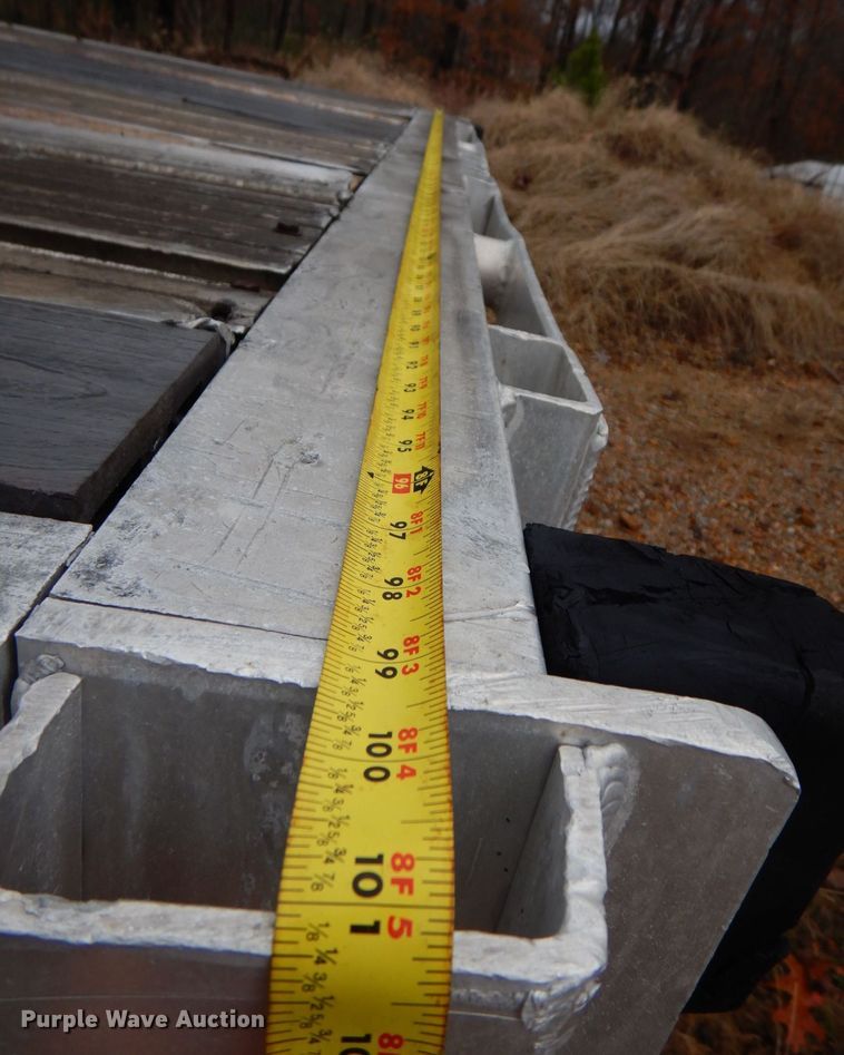 image for item LT9010 1998 Utility FS2CHA  flatbed trailer