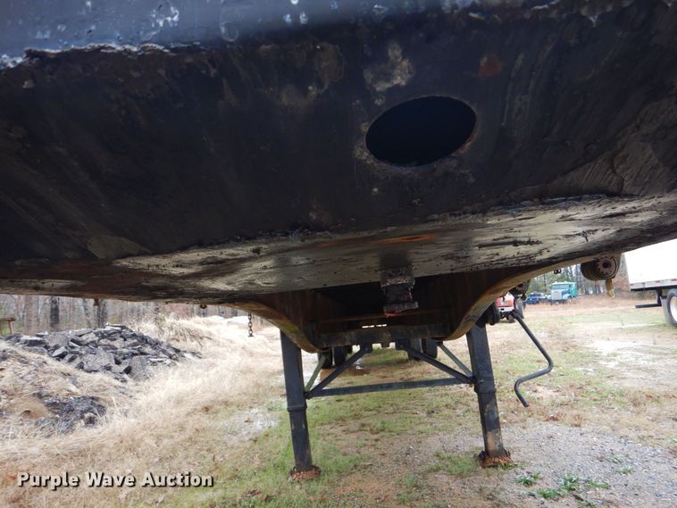 image for item LT9010 1998 Utility FS2CHA  flatbed trailer