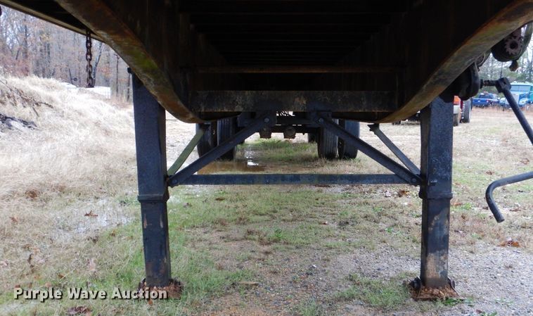 image for item LT9010 1998 Utility FS2CHA  flatbed trailer