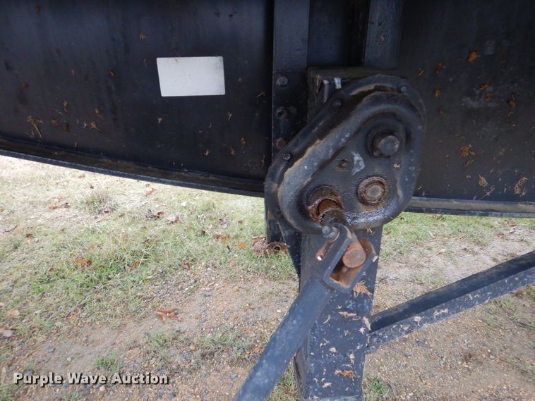 image for item LT9010 1998 Utility FS2CHA  flatbed trailer