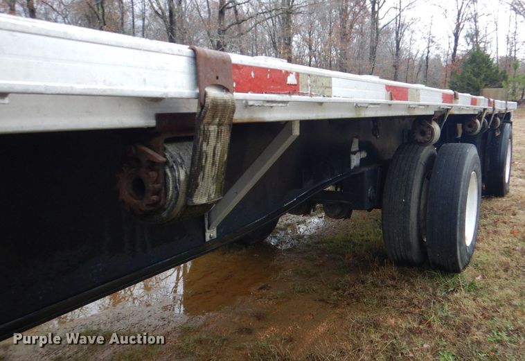 image for item LT9010 1998 Utility FS2CHA  flatbed trailer