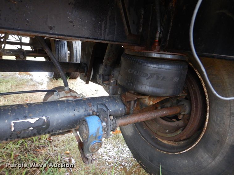 image for item LT9010 1998 Utility FS2CHA  flatbed trailer