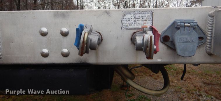 image for item LT9010 1998 Utility FS2CHA  flatbed trailer