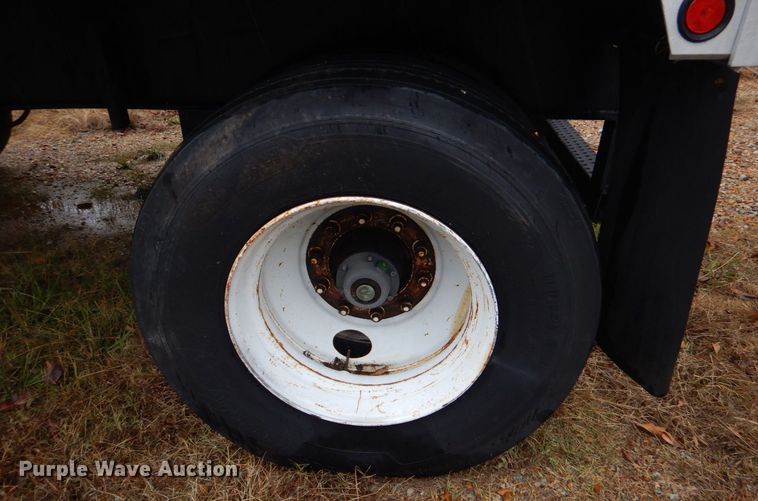 image for item LT9010 1998 Utility FS2CHA  flatbed trailer